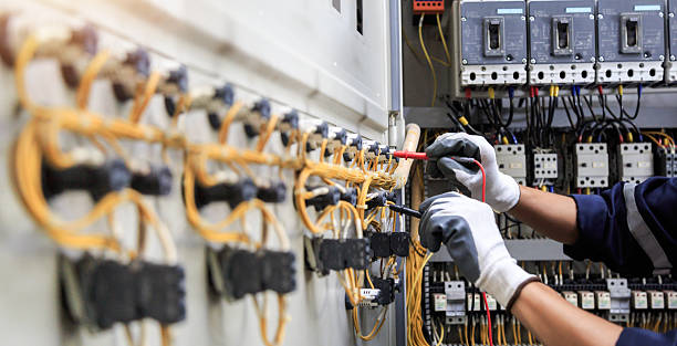 Professional Electrician technician working in Lake Lorelei, OH
